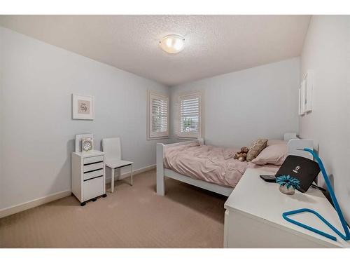 11 Crestridge Way Sw, Calgary, AB - Indoor Photo Showing Bedroom