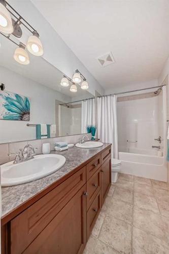 11 Crestridge Way Sw, Calgary, AB - Indoor Photo Showing Bathroom