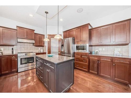 11 Crestridge Way Sw, Calgary, AB - Indoor Photo Showing Kitchen