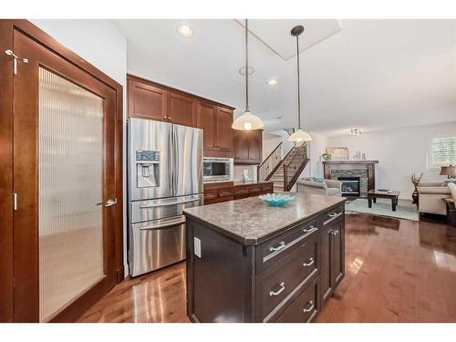 11 Crestridge Way Sw, Calgary, AB - Indoor Photo Showing Kitchen