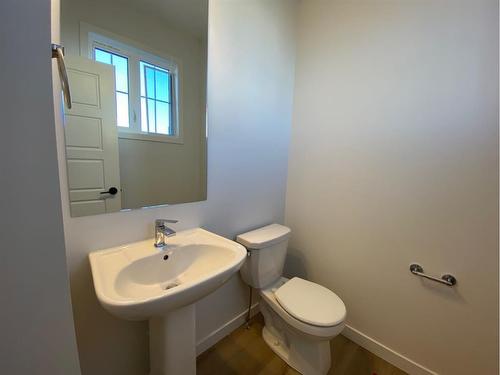 125 Ellen Close, Crossfield, AB - Indoor Photo Showing Bathroom