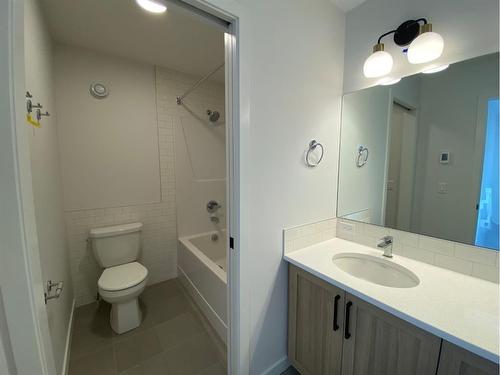 125 Ellen Close, Crossfield, AB - Indoor Photo Showing Bathroom