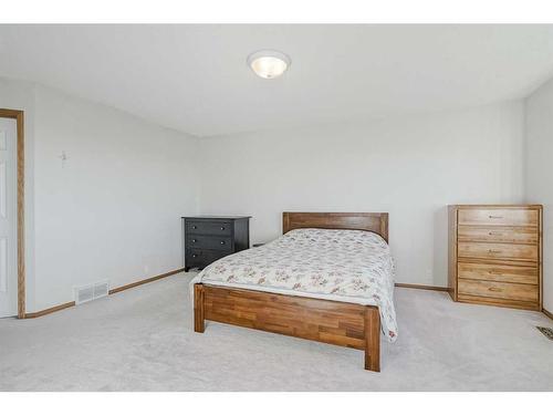 2305 Sirocco Drive Sw, Calgary, AB - Indoor Photo Showing Bedroom