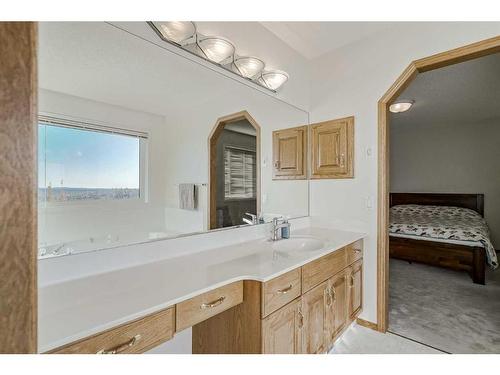 2305 Sirocco Drive Sw, Calgary, AB - Indoor Photo Showing Bathroom