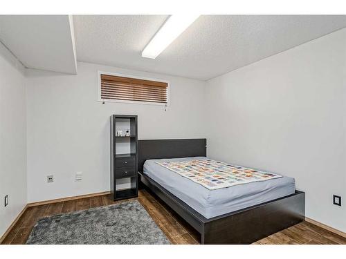 2305 Sirocco Drive Sw, Calgary, AB - Indoor Photo Showing Bedroom