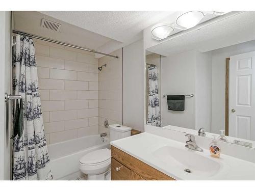 2305 Sirocco Drive Sw, Calgary, AB - Indoor Photo Showing Bathroom