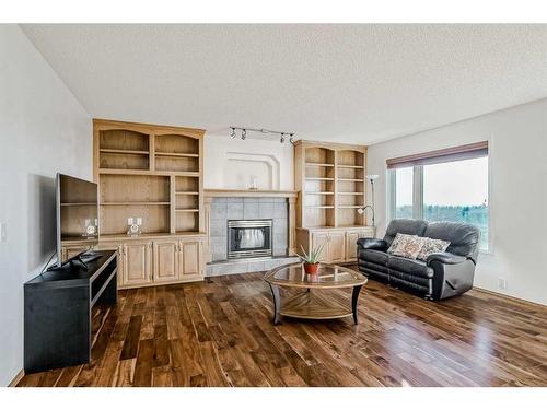 2305 Sirocco Drive Sw, Calgary, AB - Indoor Photo Showing Living Room With Fireplace