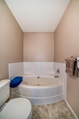 5343 Copperfield Gate Se, Calgary, AB - Indoor Photo Showing Bathroom