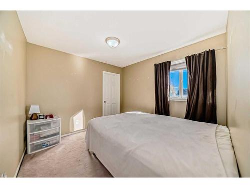 5343 Copperfield Gate Se, Calgary, AB - Indoor Photo Showing Bedroom