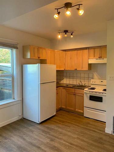 9 Suites-2610 15 Street Sw, Calgary, AB - Indoor Photo Showing Kitchen