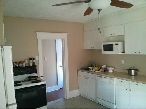 9 Suites-2610 15 Street Sw, Calgary, AB - Indoor Photo Showing Kitchen