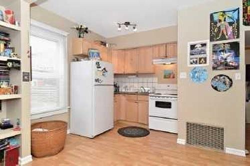 9 Suites-2610 15 Street Sw, Calgary, AB - Indoor Photo Showing Kitchen