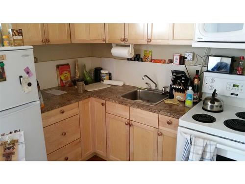 1-10-2610 15 Street Sw, Calgary, AB - Indoor Photo Showing Kitchen