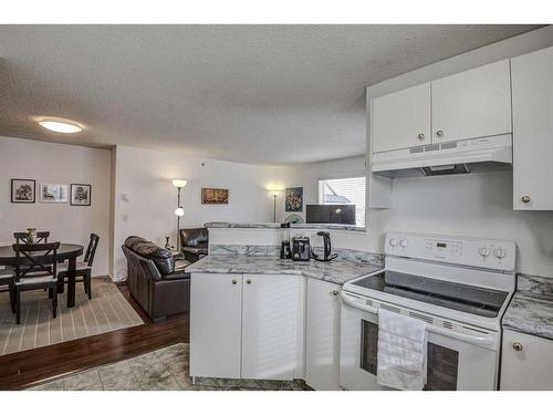 402-2000 Somervale Court Sw, Calgary, AB - Indoor Photo Showing Kitchen