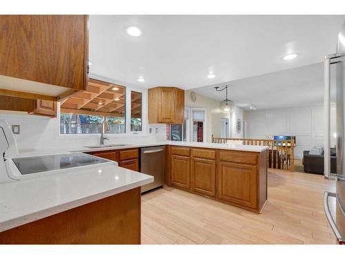 83 Deerbrook Road Se, Calgary, AB - Indoor Photo Showing Kitchen