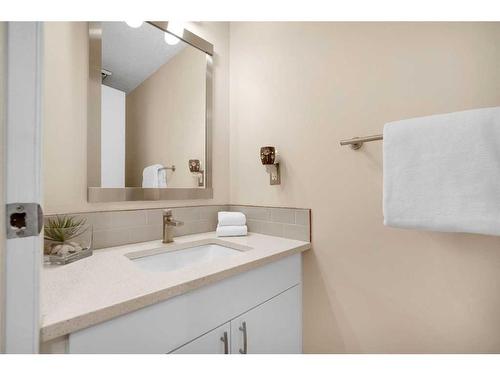 83 Deerbrook Road Se, Calgary, AB - Indoor Photo Showing Bathroom