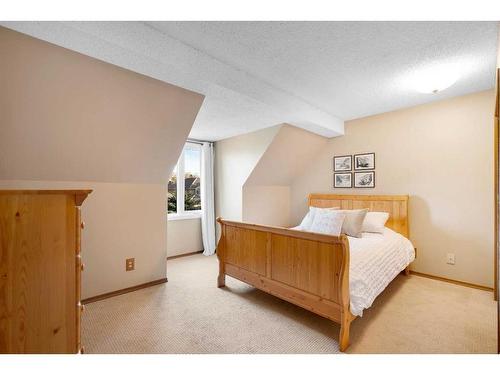 83 Deerbrook Road Se, Calgary, AB - Indoor Photo Showing Bedroom