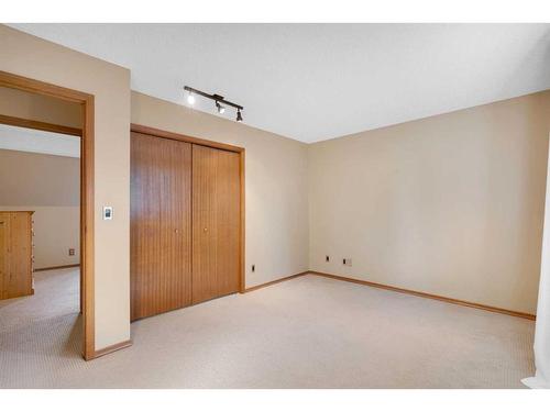 83 Deerbrook Road Se, Calgary, AB - Indoor Photo Showing Other Room