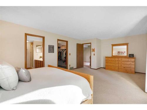 83 Deerbrook Road Se, Calgary, AB - Indoor Photo Showing Bedroom