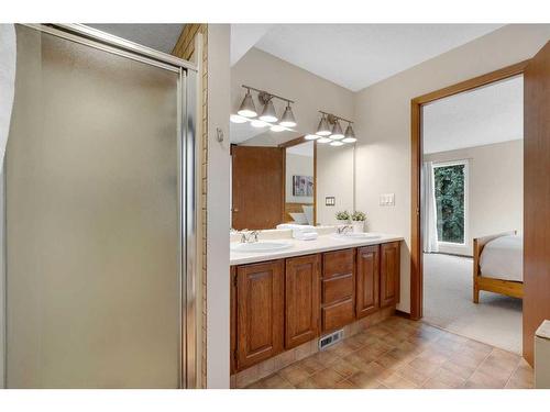 83 Deerbrook Road Se, Calgary, AB - Indoor Photo Showing Bathroom