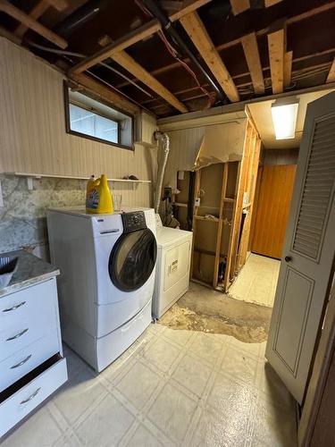 4004 21 Avenue Se, Calgary, AB - Indoor Photo Showing Laundry Room