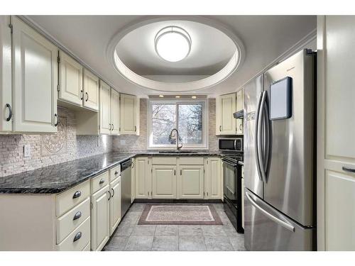 124 Ranch Estates Drive Nw, Calgary, AB - Indoor Photo Showing Kitchen With Upgraded Kitchen