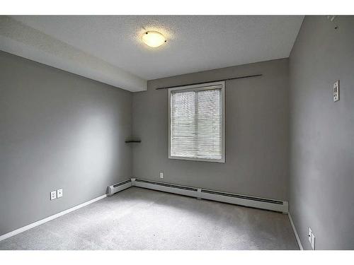 3225-16320 24 Street Sw, Calgary, AB - Indoor Photo Showing Other Room