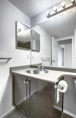 3225-16320 24 Street Sw, Calgary, AB - Indoor Photo Showing Bathroom