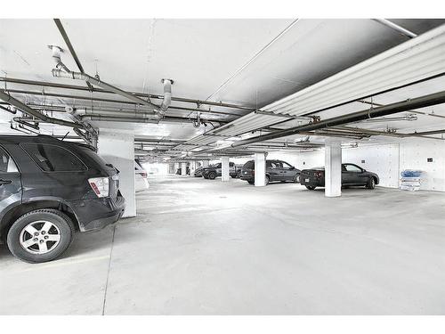 3225-16320 24 Street Sw, Calgary, AB - Indoor Photo Showing Garage