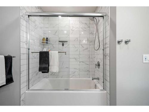 53 Spring Willow Close Sw, Calgary, AB - Indoor Photo Showing Bathroom