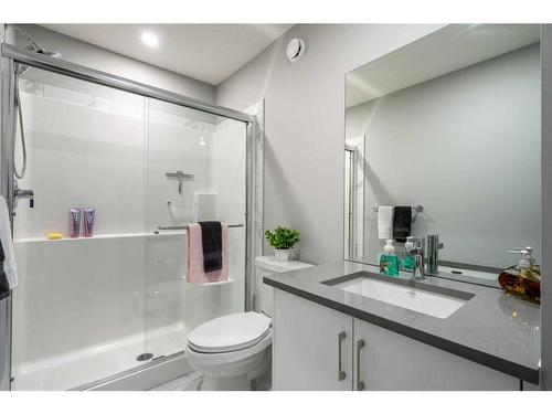 53 Spring Willow Close Sw, Calgary, AB - Indoor Photo Showing Bathroom