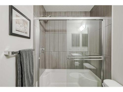 118 Walden Circle Se, Calgary, AB - Indoor Photo Showing Bathroom