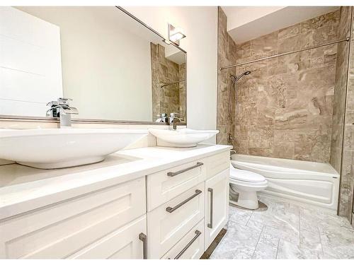 2433 28 Avenue Sw, Calgary, AB - Indoor Photo Showing Bathroom