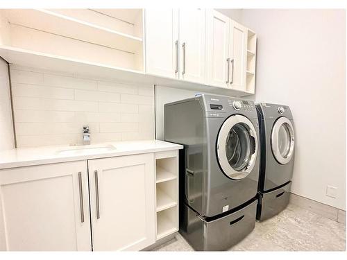 2433 28 Avenue Sw, Calgary, AB - Indoor Photo Showing Laundry Room