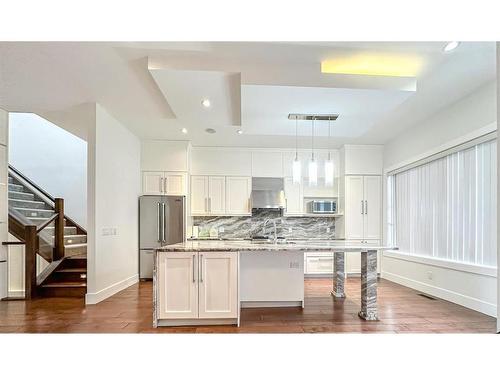 2433 28 Avenue Sw, Calgary, AB - Indoor Photo Showing Kitchen With Upgraded Kitchen