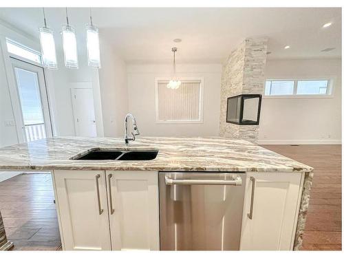 2433 28 Avenue Sw, Calgary, AB - Indoor Photo Showing Kitchen With Double Sink With Upgraded Kitchen