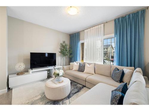 133 Evanston Hill Nw, Calgary, AB - Indoor Photo Showing Living Room