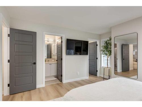 1129 Chinook Gate Bay Sw, Airdrie, AB - Indoor Photo Showing Bedroom