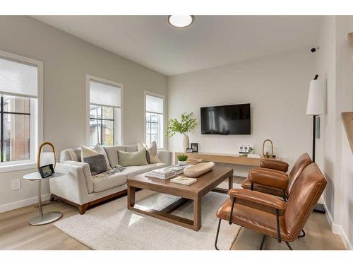 1129 Chinook Gate Bay Sw, Airdrie, AB - Indoor Photo Showing Living Room