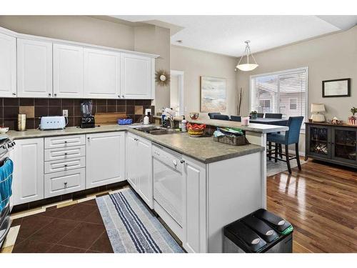 18 Rocky Vista Terrace Nw, Calgary, AB - Indoor Photo Showing Kitchen