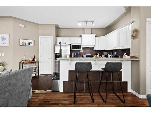 18 Rocky Vista Terrace Nw, Calgary, AB - Indoor Photo Showing Kitchen