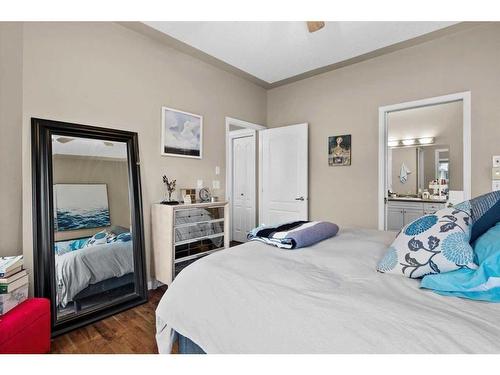 18 Rocky Vista Terrace Nw, Calgary, AB - Indoor Photo Showing Bedroom