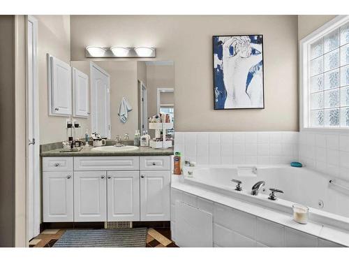 18 Rocky Vista Terrace Nw, Calgary, AB - Indoor Photo Showing Bathroom