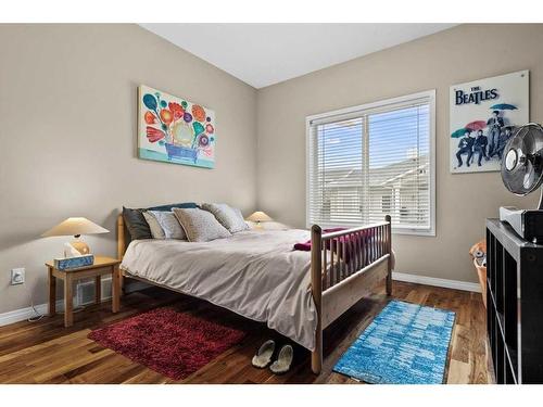 18 Rocky Vista Terrace Nw, Calgary, AB - Indoor Photo Showing Bedroom