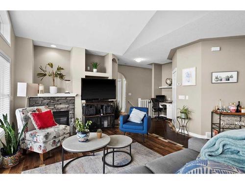 18 Rocky Vista Terrace Nw, Calgary, AB - Indoor Photo Showing Living Room