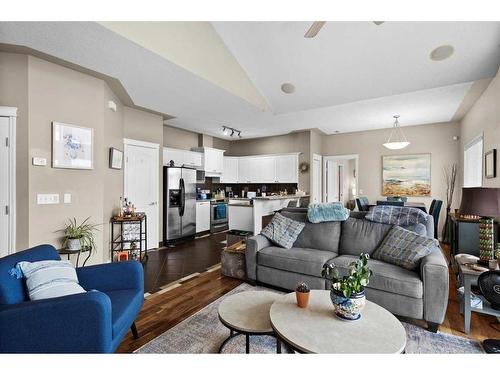 18 Rocky Vista Terrace Nw, Calgary, AB - Indoor Photo Showing Living Room