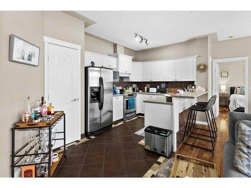 18 Rocky Vista Terrace Nw, Calgary, AB - Indoor Photo Showing Kitchen