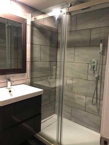 11716 85 Street Nw, Edmonton, AB - Indoor Photo Showing Bathroom