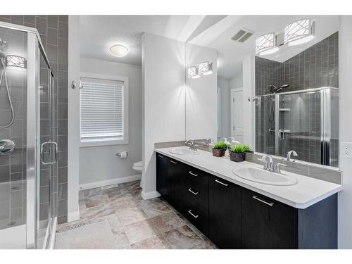 1391 Ravenscroft Way Se, Airdrie, AB - Indoor Photo Showing Bathroom