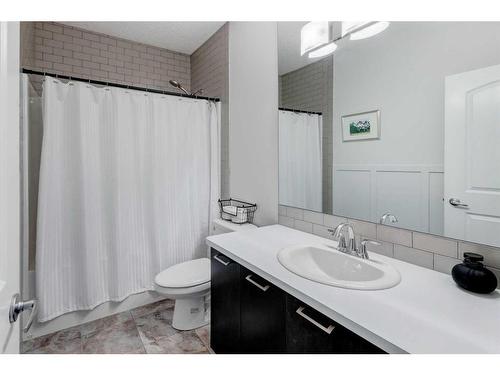 1391 Ravenscroft Way Se, Airdrie, AB - Indoor Photo Showing Bathroom